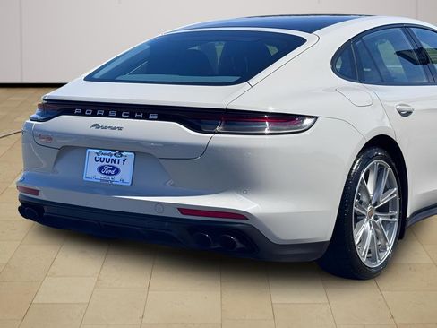 Used 2021 Porsche Panamera RWD image 41