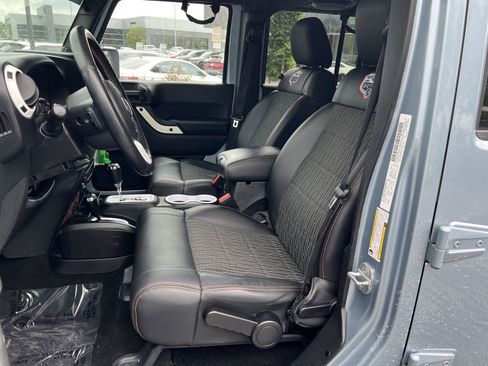 Used 2012 Jeep Wrangler Unlimited Sahara AWD/4WD image 27