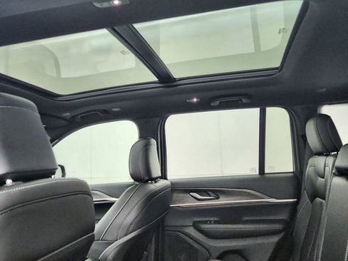 New 2025 Jeep Grand Cherokee Limited image 31