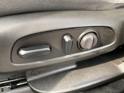 Used 2021 Chevrolet Traverse LT FWD image 11