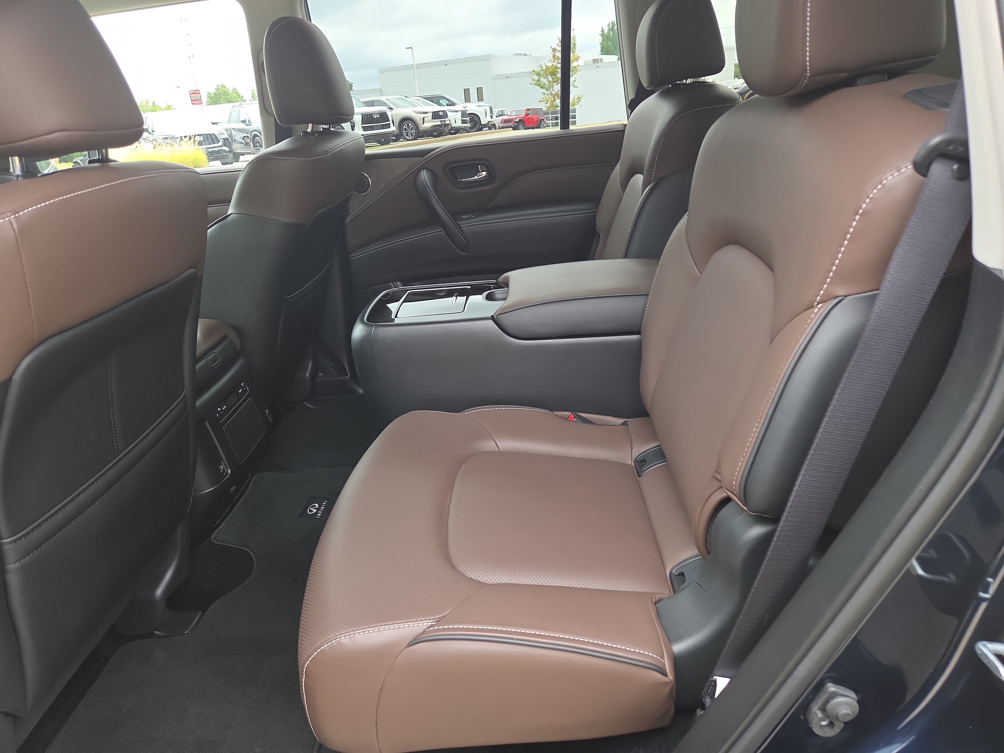 Used 2024 INFINITI QX80 Premium Select w/ Cargo Package AWD/4WD image 7