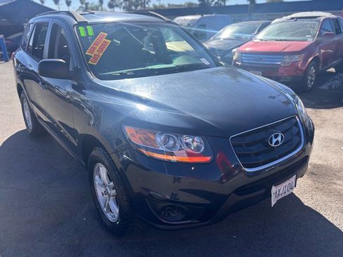 Used 2011 Hyundai Santa Fe GLS image 1