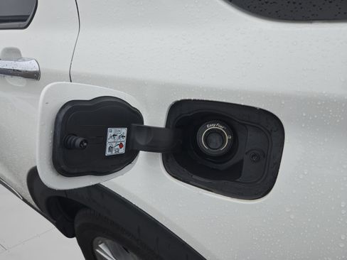 Used 2021 Ford Explorer XLT w/ Equipment Group 202A image 10