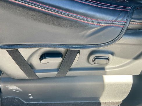 Used 2023 Nissan Titan PRO-4X image 21