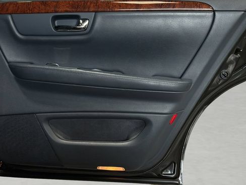 Used 2011 Cadillac DTS Limousine FWD image 16