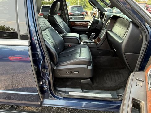 Used 2016 Lincoln Navigator Select AWD/4WD image 26