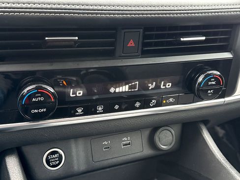 Used 2023 Nissan Rogue SV image 25