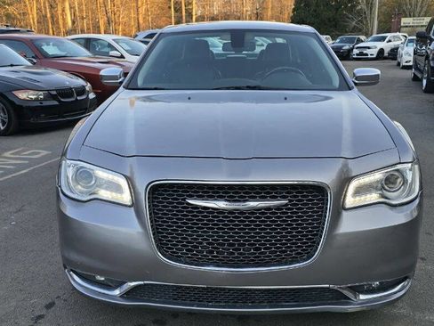 Used 2017 Chrysler 300 C image 2