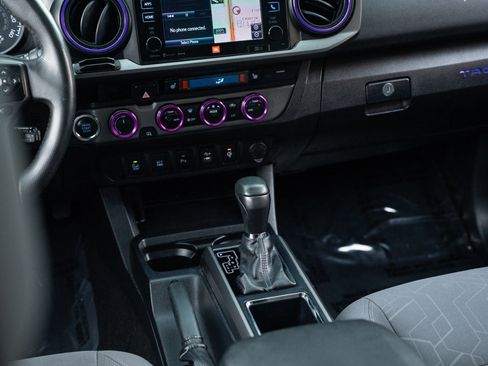 Used 2017 Toyota Tacoma TRD Off-Road image 23