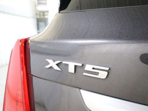 Used 2017 Cadillac XT5 Luxury w/ Driver Awareness Package image 24