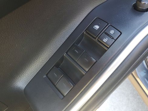 Used 2022 Toyota Highlander XLE image 22