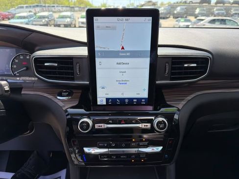 Used 2022 Ford Explorer Limited w/ Hybrid Equipment Group 310A AWD/4WD image 25