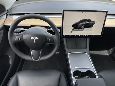 Used 2024 Tesla Model Y Long Range AWD/4WD image 11