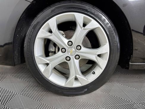 Used 2017 Chevrolet Cruze Premier FWD image 28