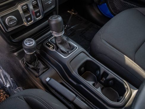 Used 2022 Jeep Wrangler Sport S image 17