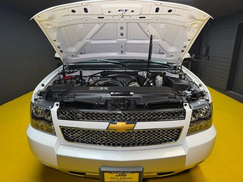 Used 2011 Chevrolet Avalanche LT w/ Suspension Package, Off-Road AWD/4WD image 9