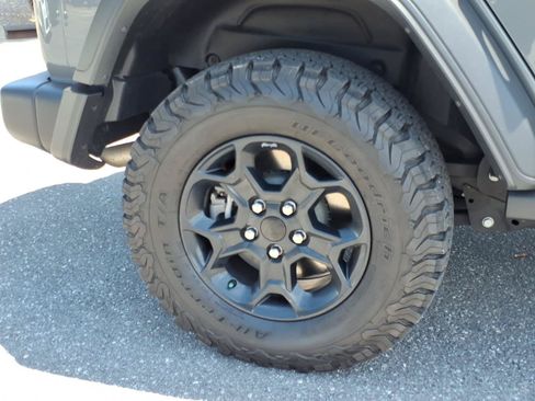 Used 2023 Jeep Wrangler Unlimited w/ Sun & Screen Package AWD/4WD image 13