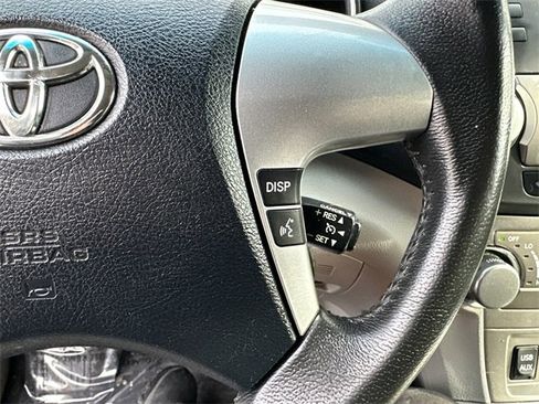 Used 2011 Toyota Highlander SE image 24