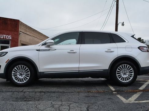 Used 2019 Lincoln Nautilus FWD image 3