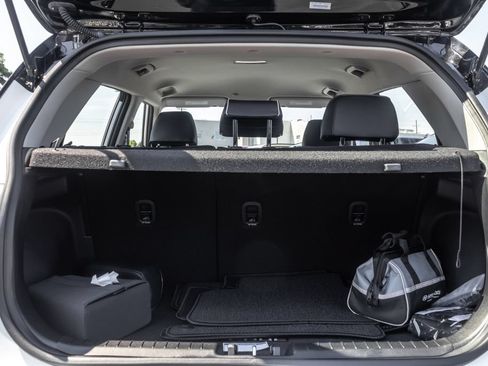Certified 2025 Hyundai Venue Limited FWD image 30