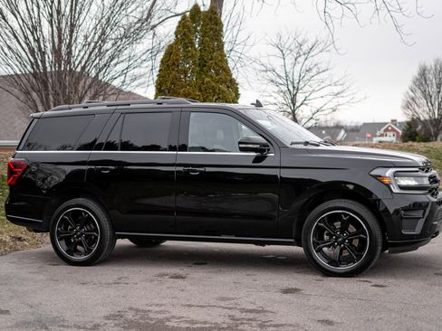 Used 2022 Ford Expedition Limited image 4