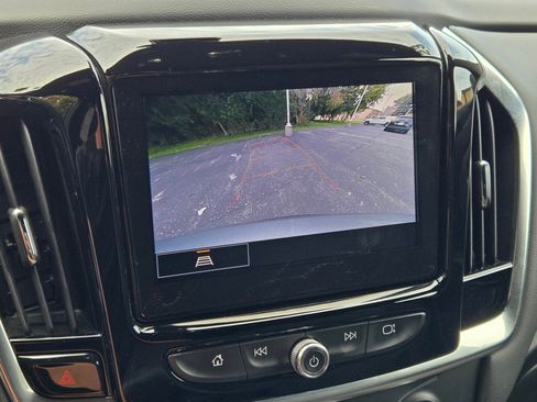 Used 2023 Chevrolet Traverse LT image 27