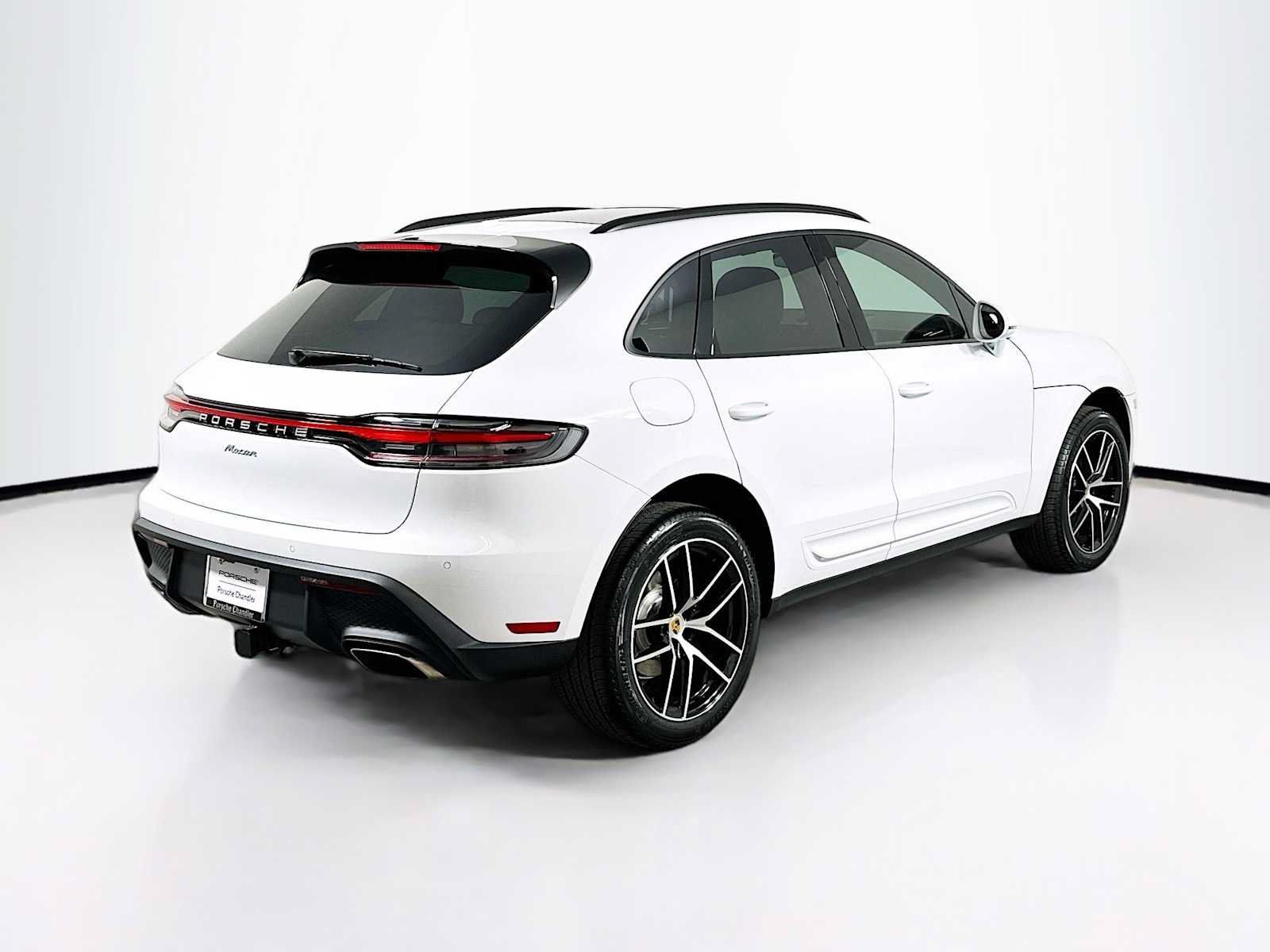Used 2026 Porsche Macan AWD/4WD image 9