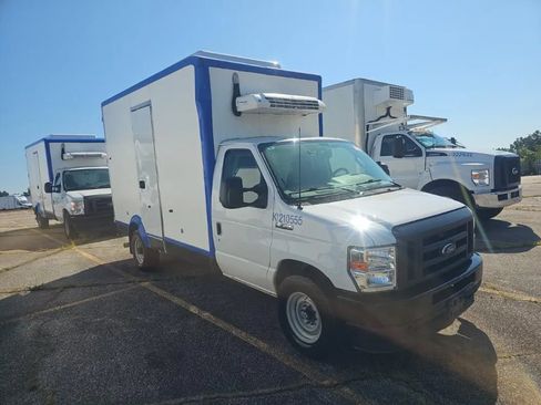 Used 2023 Ford E-350 and Econoline 350 Super Duty w/ Power Windows & Locks Group RWD image 3