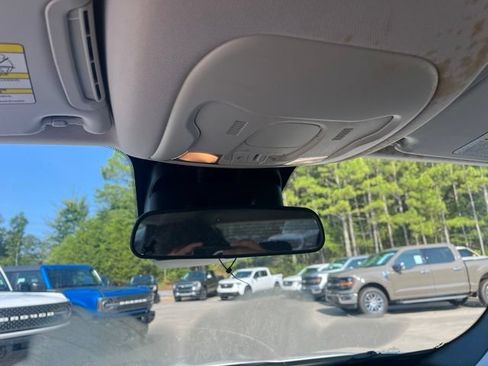 Used 2019 Jeep Renegade Latitude FWD image 28