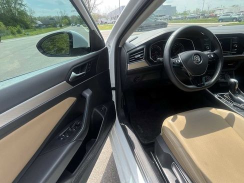 Used 2020 Volkswagen Jetta SE w/ SE Cold Weather Package FWD image 15