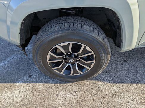 Used 2022 Toyota Tacoma 4x4 Double Cab image 25