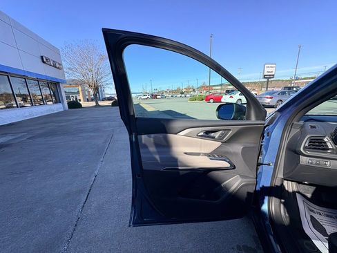 New 2026 Chevrolet Traverse LT w/ Sun and Wheel Package FWD image 18