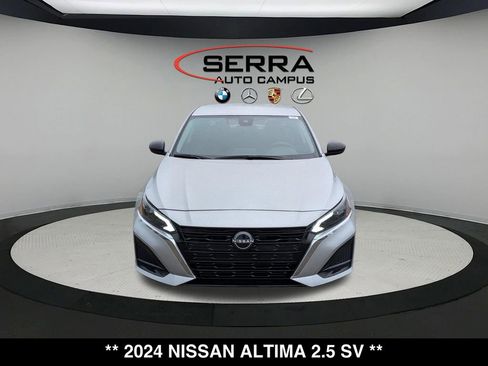 Used 2024 Nissan Altima 2.5 SV FWD image 9