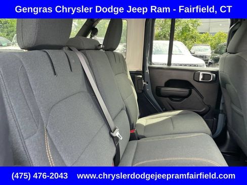Used 2024 Jeep Wrangler Unlimited w/ Convenience Group AWD/4WD image 28