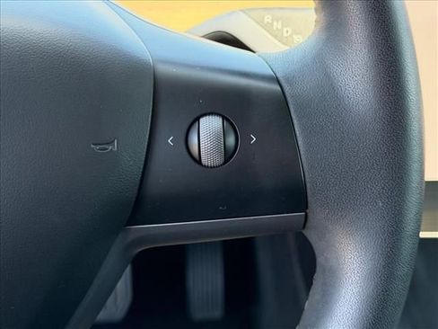 Used 2023 Tesla Model 3 Standard Range RWD image 18
