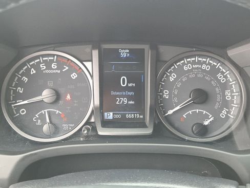 Used 2023 Toyota Tacoma TRD Off-Road image 32