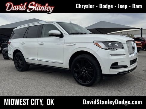 Used 2022 Lincoln Navigator Reserve image 1