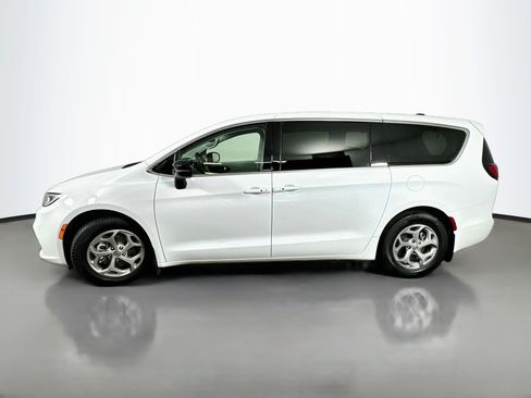 Used 2024 Chrysler Pacifica Limited FWD image 4