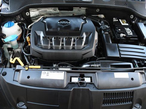 Used 2018 Volkswagen Beetle S image 29