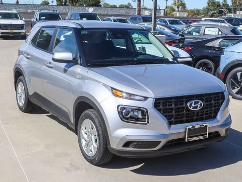New 2026 Hyundai Venue SE image 3