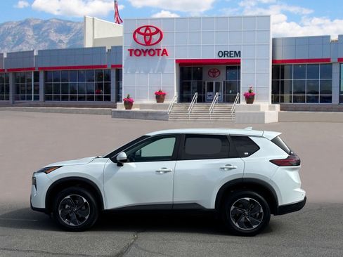 Used 2025 Nissan Rogue SV AWD/4WD image 6