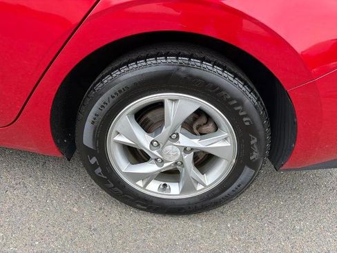 Used 2021 Hyundai Elantra SE w/ Cargo Package FWD image 12