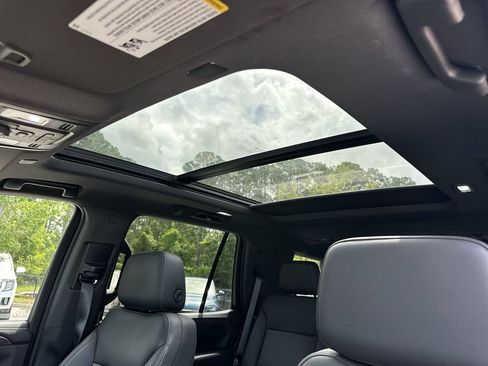 Certified 2022 Chevrolet Tahoe Z71 w/ Z71 Off-Road Package AWD/4WD image 19