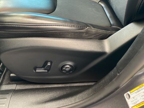 Used 2019 Jeep Cherokee Trailhawk w/ Comfort/Convenience Group AWD/4WD image 6