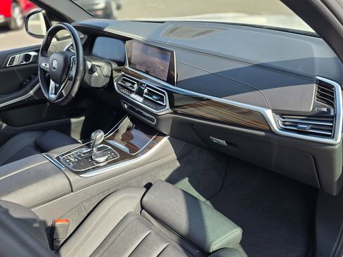 Used 2021 BMW X5 xDrive40i w/ Premium Package image 9