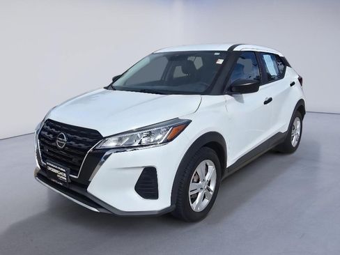 Used 2021 Nissan Kicks S FWD image 1