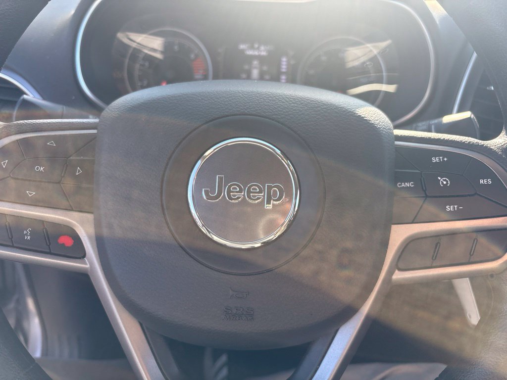 Used 2020 Jeep Cherokee Latitude FWD image 33