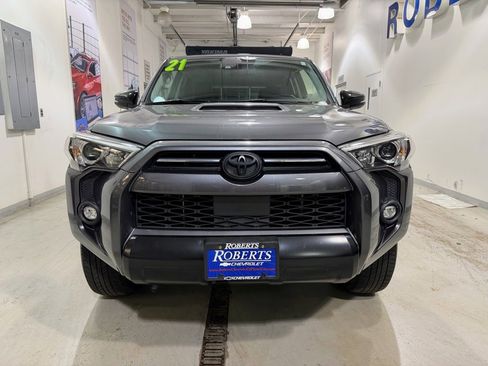 Used 2021 Toyota 4Runner Venture w/ Moonroof Package image 8