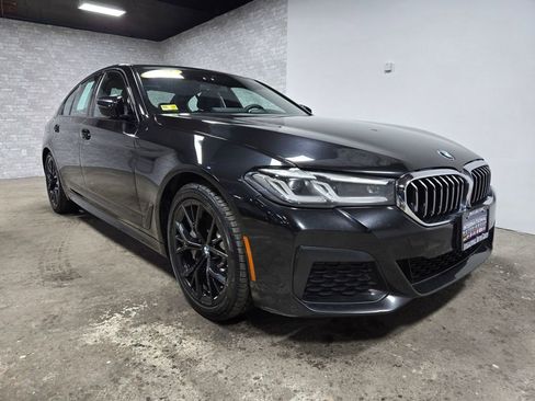 Used 2021 BMW 530e xDrive w/ M Sport Package image 4