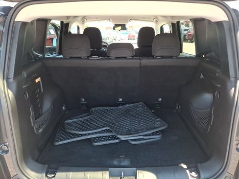 Used 2018 Jeep Renegade Latitude w/ Cold Weather Group AWD/4WD image 28